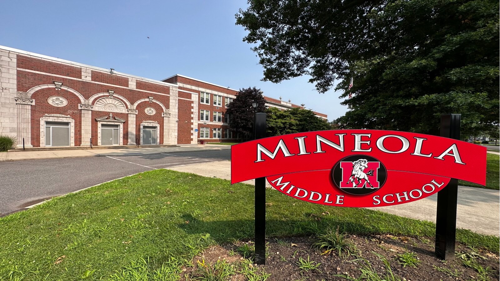 Mineola Middle School Photo