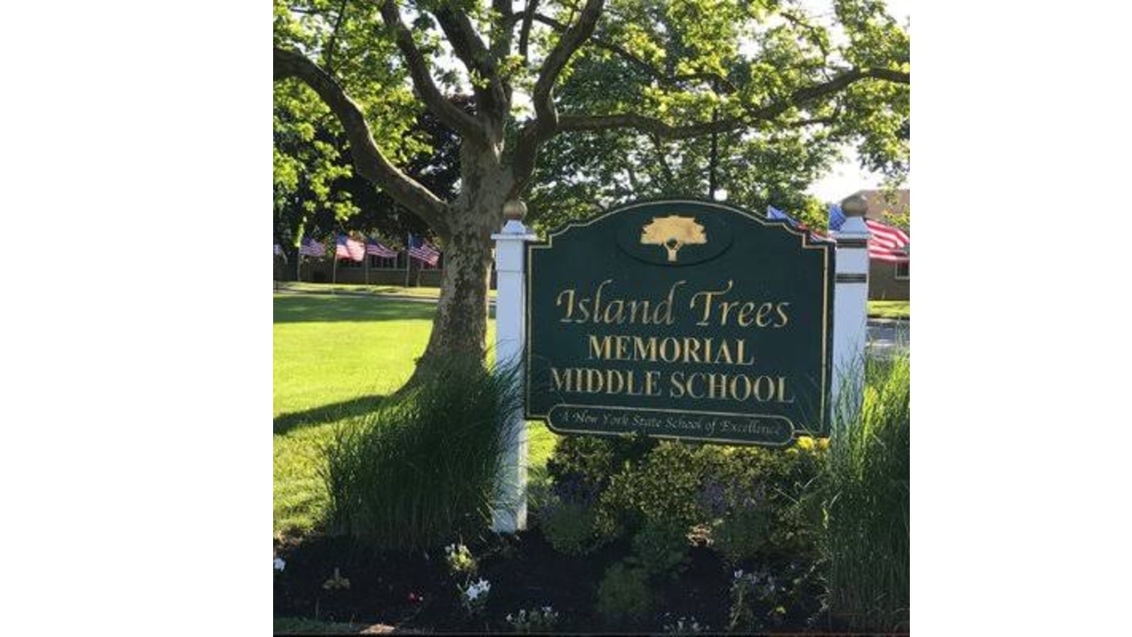 Island Trees Memorial Middle School Photo