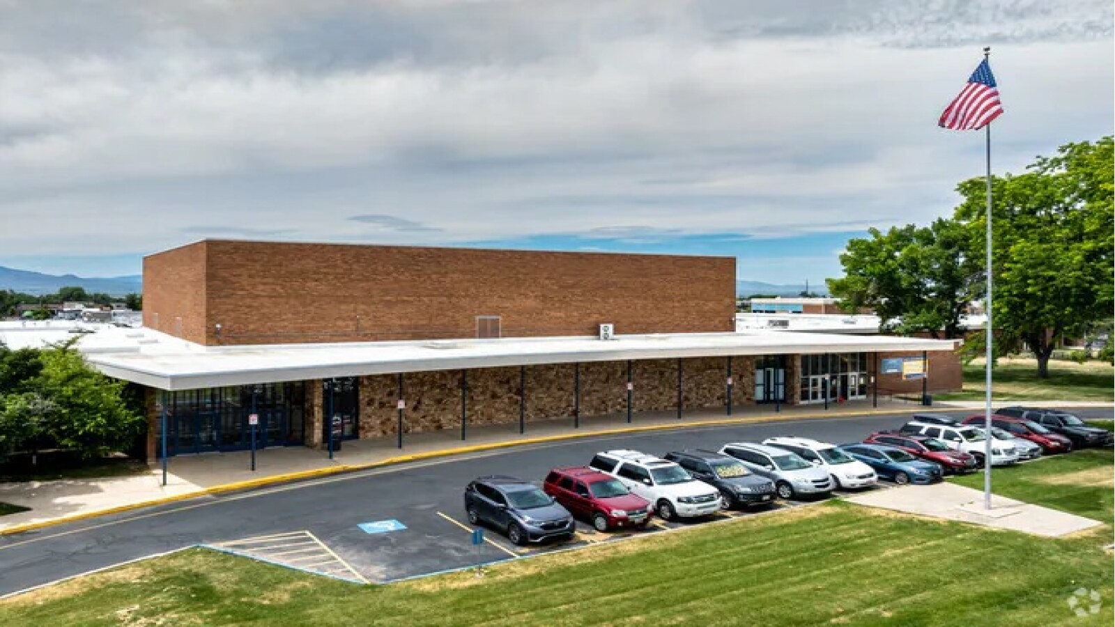 Royal Live Oaks Middle School Photo