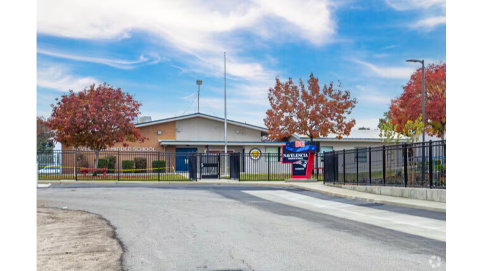 Navelencia Middle School Photo