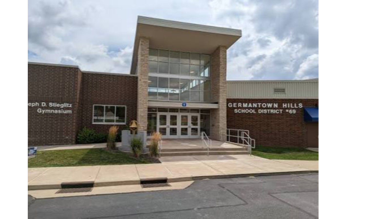 Germantown Hills Middle School Photo