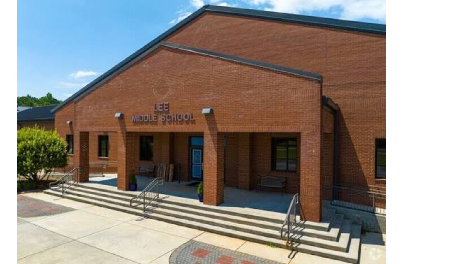 Lee Middle School Photo